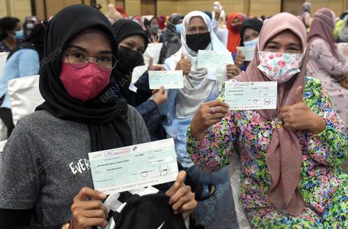 MAJLIS PENYERAHAN BANTUAN BANJIR SAHABAT AMANAH IKHTIAR MALAYSIA