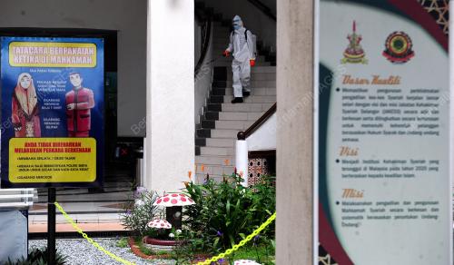 TINJAUAN ANGGOTA BOMBA MELAKUKAN SANITASI AWAM
