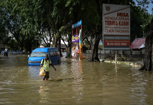 TAMAN SRI MUDA BANJIR