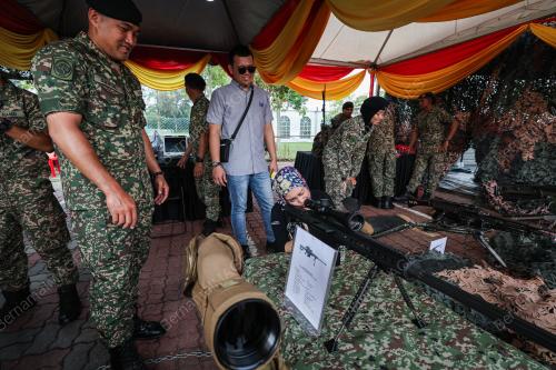 PAMERAN ASET PERTAHANAN DAN AGENSI BERUNIFORM NEGARA