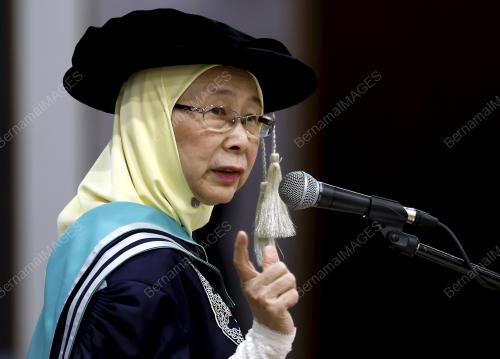 DATUK SERI DR WAN AZIZAH WAN ISMAIL