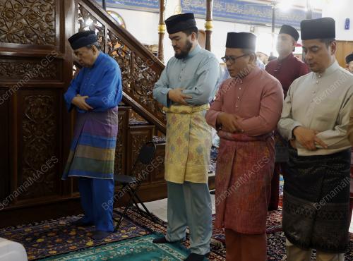 SULTAN SHARAFUDDIN IDRIS SHAH