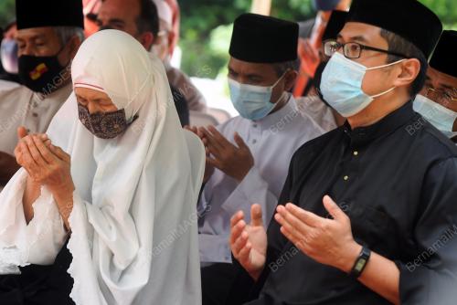PENGKEBUMIAN JENAZAH BEKAS MENTERI BESAR SELANGOR
