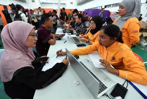 MANGSA KEBAKARAN SALURAN PAIP GAS