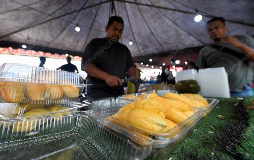 TINJAUAN PENJUAL RAJA BUAH