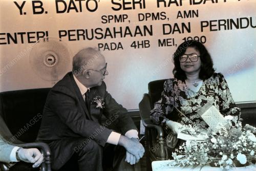 DATUK SERI RAFIDAH AZIZ