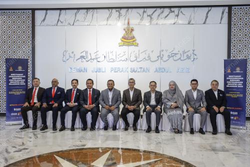DATUK SERI AMIRUDIN SHARI