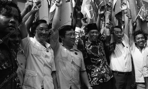 HARI PENAMAAN CALON PETALING
