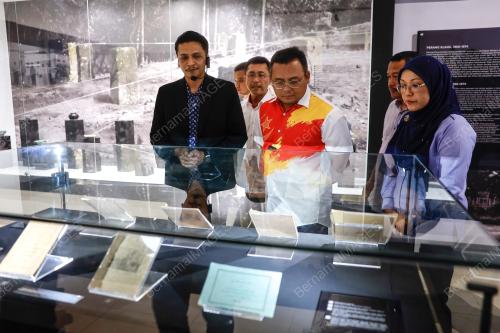 DATUK SERI AMIRUDIN SHARI
