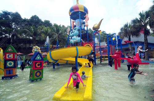TINJAUAN ORANG RAMAI MENGUNJUNGI TAMAN TEMA AIR @ I-CITY