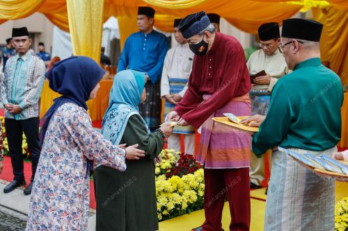 SULTAN SHARAFUDDIN IDRIS SHAH