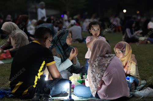 TINJAUAN ORANG RAMAI BERBUKA DI DATARAN