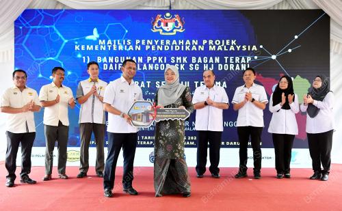 FADHLINA SIDEK