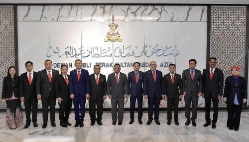 DATUK SERI AMIRUDIN SHARI