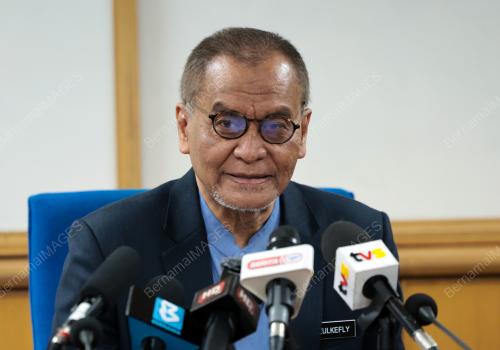 DATUK SERI DR DZULKEFLY AHMAD
