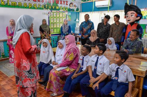 FADHLINA SIDEK