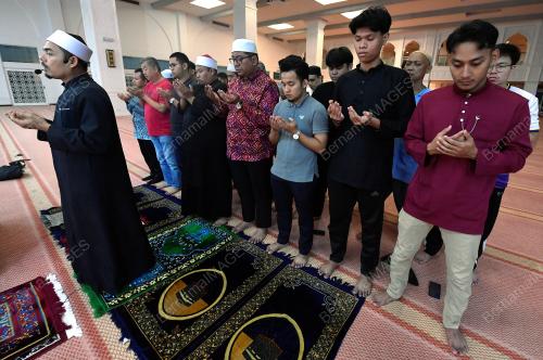 SOLAT JENAZAH GHAIB PEMIMPIN HAMAS
