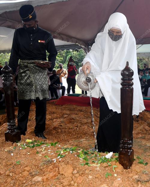 PENGKEBUMIAN JENAZAH BEKAS MENTERI BESAR SELANGOR