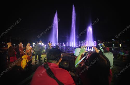 TINJAUAN HARI PETAMAN PEMBUKAAN LAMAN BUDAYA MUSICAL FOUNTAIN