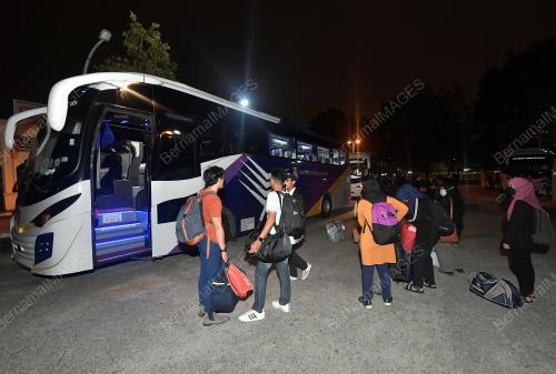 PELAJAR UiTM PULANG UNTUK MENGUNDI