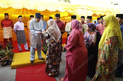 SULTAN SHARAFUDDIN IDRIS SHAH