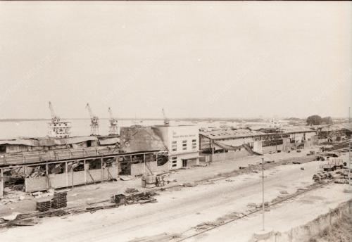 MEMPERBAIKI RUMAH ROSAK