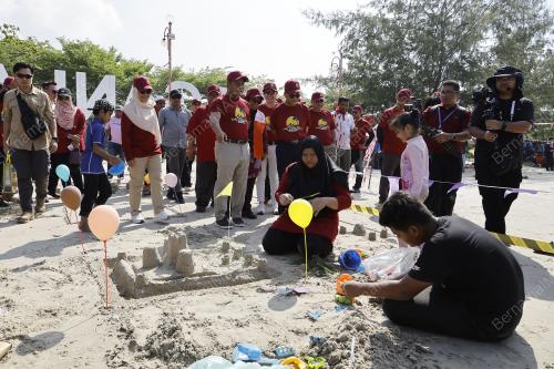 DATUK SERI AMIRUDIN SHARI