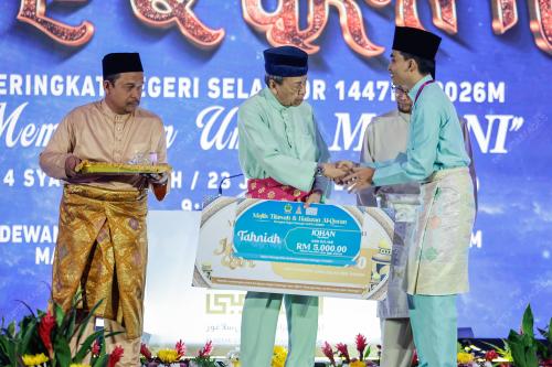 SULTAN SHARAFUDDIN IDRIS SHAH