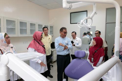 DATUK SERI DR DZULKEFLY AHMAD