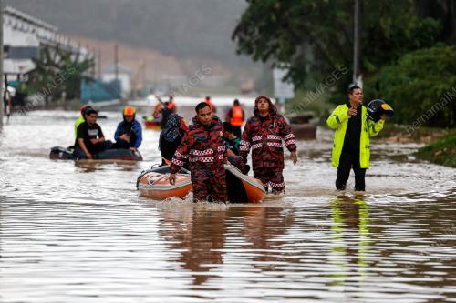 BANJIR DI SAUJANA AMAN