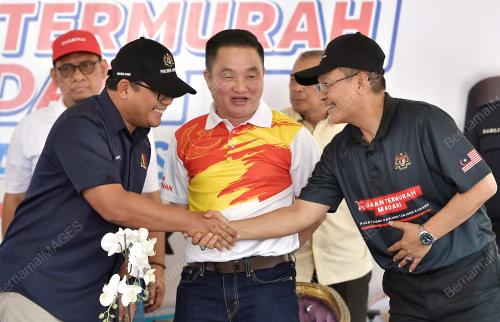 DATUK SERI AMIRUDIN SHARI