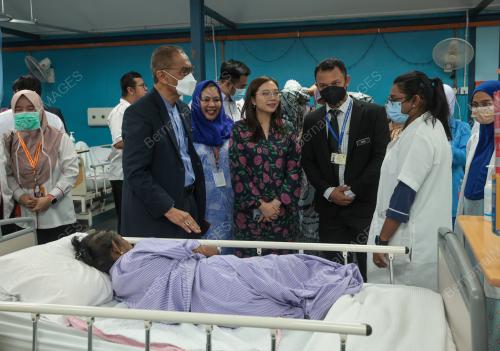 DATUK SERI DR DZULKEFLY AHMAD