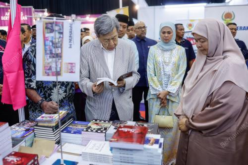 SULTAN SHARAFUDDIN IDRIS SHAH