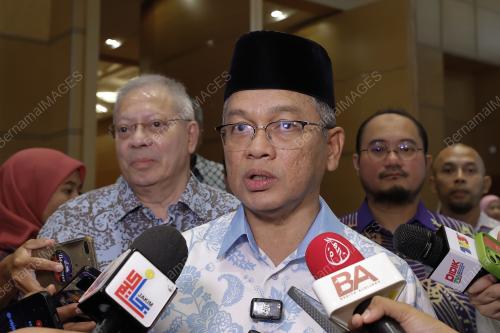 DATUK DR MOHD NA'IM MOKHTAR