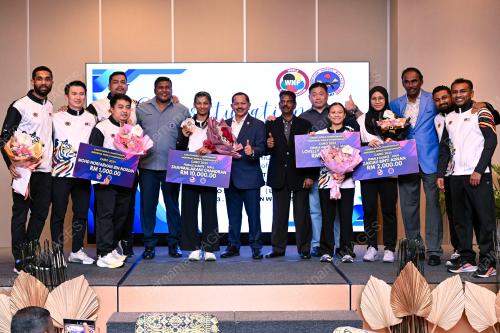 DATUK DR NUR AZMI AHMAD
