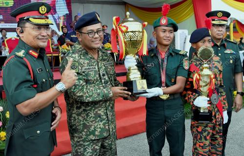 DATUK SERI AMIRUDIN SHARI