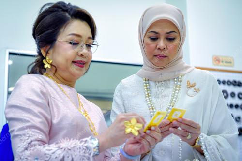 PELACARAN KOLEKSI BAHARU BARANG KEMAS POH KONG