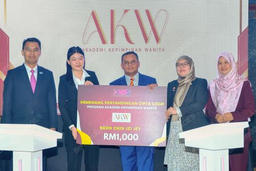 MAJLIS MOU DAN PENYAMPAIAN BIASISWA WANITA BERDAYA SELANGOR