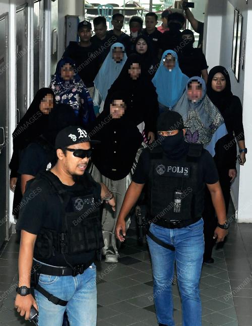 CEO GISBH DAN ISTERI BERSAMA 19 INDIVIDU DIREMAN