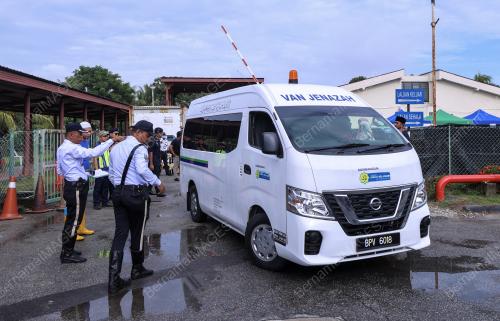 JENAZAH NAHAS PESAWAT TERHEMPAS DI ELMINA