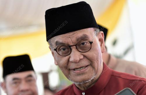 DATUK DR DZULKEFLY AHMAD