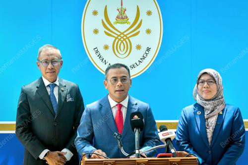 DATUK SERI AMIRUDIN SHARI