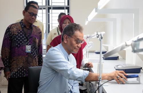 DATUK SERI DR DZULKEFLY AHMAD