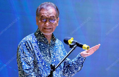 DATUK SERI DR DZULKEFLY AHMAD