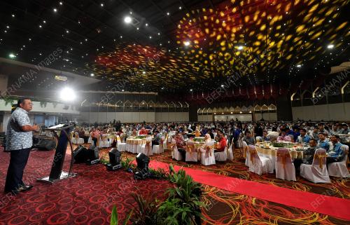 DATUK SERI AMIRUDIN SHARI