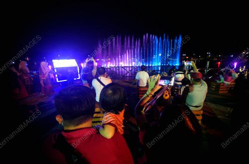 TINJAUAN HARI PETAMAN PEMBUKAAN LAMAN BUDAYA MUSICAL FOUNTAIN