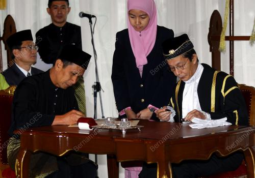 SHARAFUDDIN IDRIS SHAH