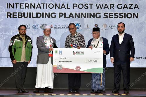 DATUK SERI DR DZULKEFLY AHMAD