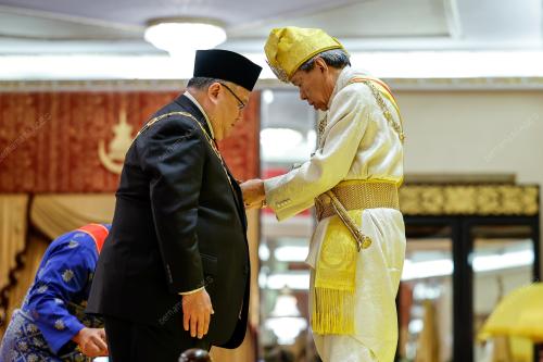 SULTAN SHARAFUDDIN IDRIS SHAH