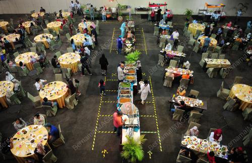 TINJAUAN PEMATUHAN SOP KETIKA BERBUKA DI PUSAT KOVENSYEN